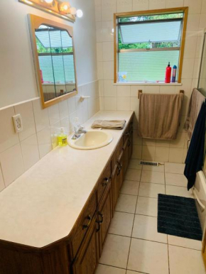 Cheap BNB Near Airport-24Hrs Checking- Core Vancouver DT